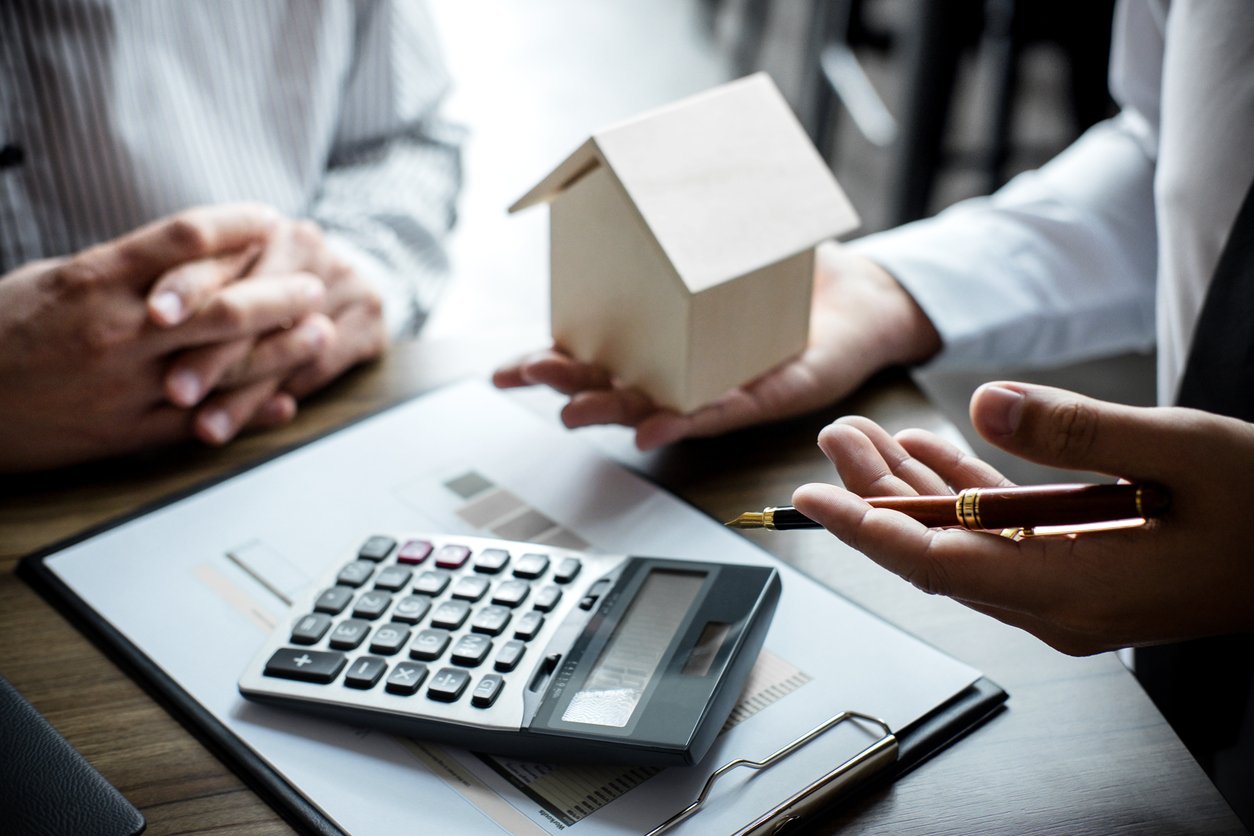 How to Become a Real Estate Dealer in the Next 2 Years